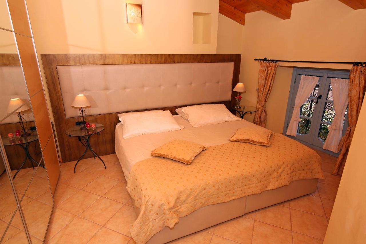 Palazzo Del Vicere Aparthotel Lezzeno Ngoại thất bức ảnh
