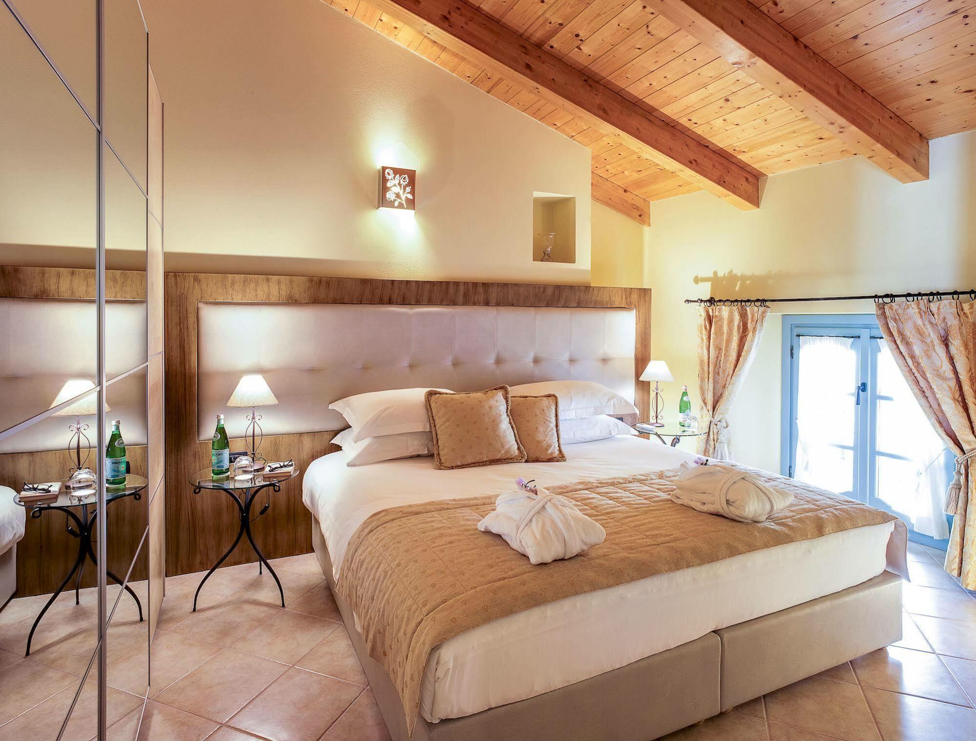 Palazzo Del Vicere Aparthotel Lezzeno Ngoại thất bức ảnh